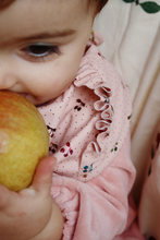 画像をギャラリービューアに読み込む, 2 PACK DINNER BIB WITH FRILL CHERRY / コンゲススロイドイド 2枚組スタイ お食事エプロン ベビー ビブ 赤ちゃん KS101354