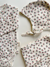 画像をギャラリービューアに読み込む, CLASSIC 2 PACK BIB / コンゲススロイド 2枚組スタイ100%オーガニックコットン よだれ掛け 3色のお花