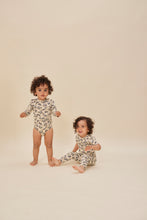 画像をギャラリービューアに読み込む, BASIC SS BODY GOTS / コンゲススロイド 半袖 ベビー ロンパース かぶり 花柄 パンダ柄