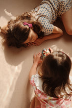 画像をギャラリービューアに読み込む, MULLI TEE GOTS / コンゲススロイド 半袖トップス Tシャツ キッズ リボン ブルー花柄 KS102460