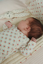 画像をギャラリービューアに読み込む, BASIC LS NEWBORN BODY GOTS  / コンゲススロイド 長袖 ベビー前開きロンパース マリン 海の空 ドットと花柄 KS104674
