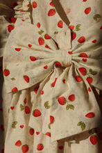 画像をギャラリービューアに読み込む, EVIA BOW DRESS GOTS / コンゲススロイド ドレス ワンピース キッズ いちご柄 ストロベリー KS102447
