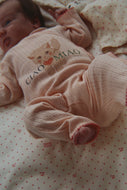 MINNIE ONESIE GOTS - PALE BLUSH / コンゲススロイド 長袖 ベビーオールインワン カバーオール ロンパース 子猫ピンク KS106170