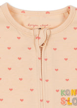 画像をギャラリービューアに読み込む, BASIC ZIP ONESIE GOTS - TEDDY COEUR / コンゲススロイド 新生児 前開き 長袖 ベビーオールインワン ピンクハート KS105901
