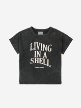 画像をギャラリービューアに読み込む, Living In A Shell T-shirt 23SS / ボボショーズ  半袖Tシャツ ブラック

